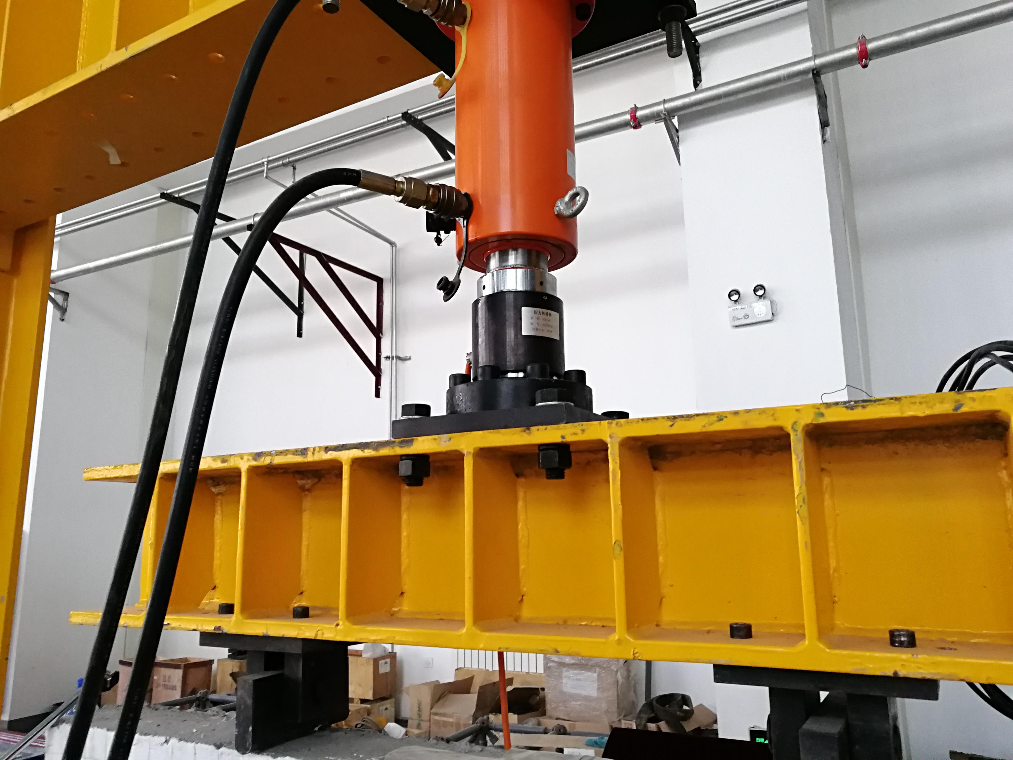 結(jié)構(gòu)力學加載教學裝置-教學